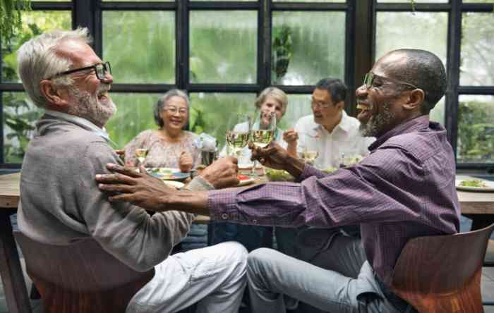 amigos a jantar num restaurante